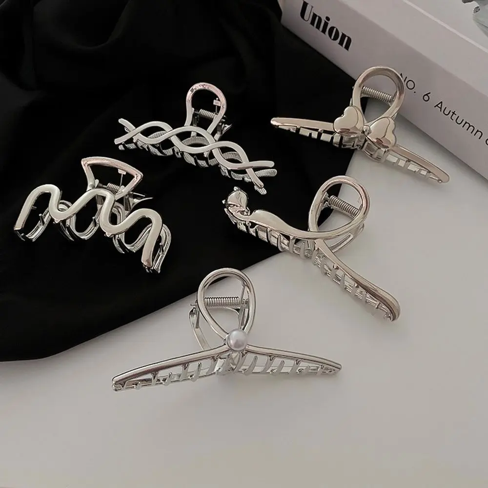

Women Retro Trendy Shark Clip Silver Color Metal Headwear Imitation Pearl Decor Fish Tail Hair Claw Clip Styling Tool