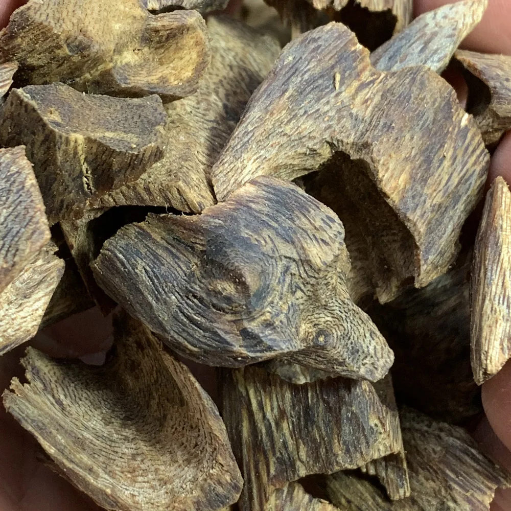 

Wholesale Genuine Chinese Kynam Ganan Oudh Wood Chips Yellow Oil eagle wood Natural Qi Nan Incense Fragrance fresh room aroma