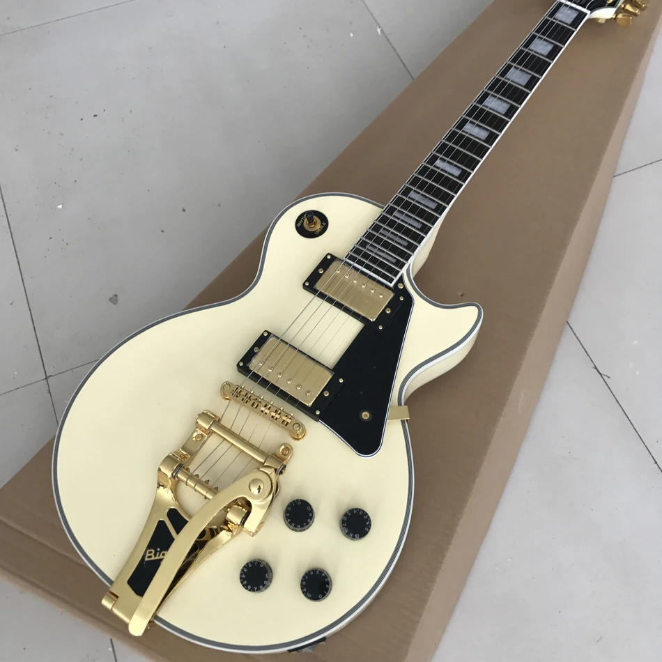 

2023 Custom electric guitar, rosewood fingerboard, 3-piece pickup, vibrato system, solid body, gold hardware