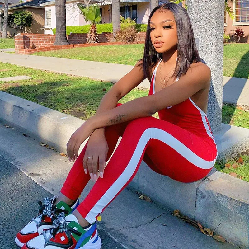 Женский спортивный комбинезон с открытой спиной и V-образным вырезом |