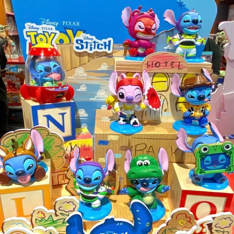 Фото Новая оригинальная серия Hot Toys Stitch Mania: коллекционная мини-фигурка Стич из Toy Story в закрытой коробке, таинственная коробка Cosbi, настольное украшение Cosbi №2