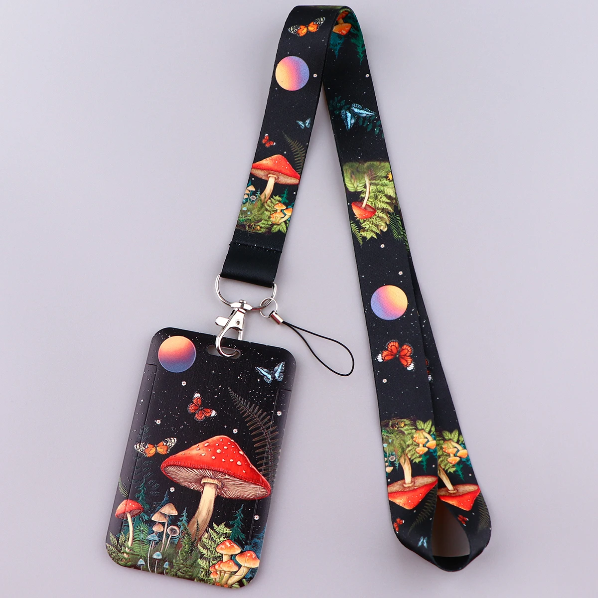 

Металлический брелок с зелёными растениями, грибами и кактусом