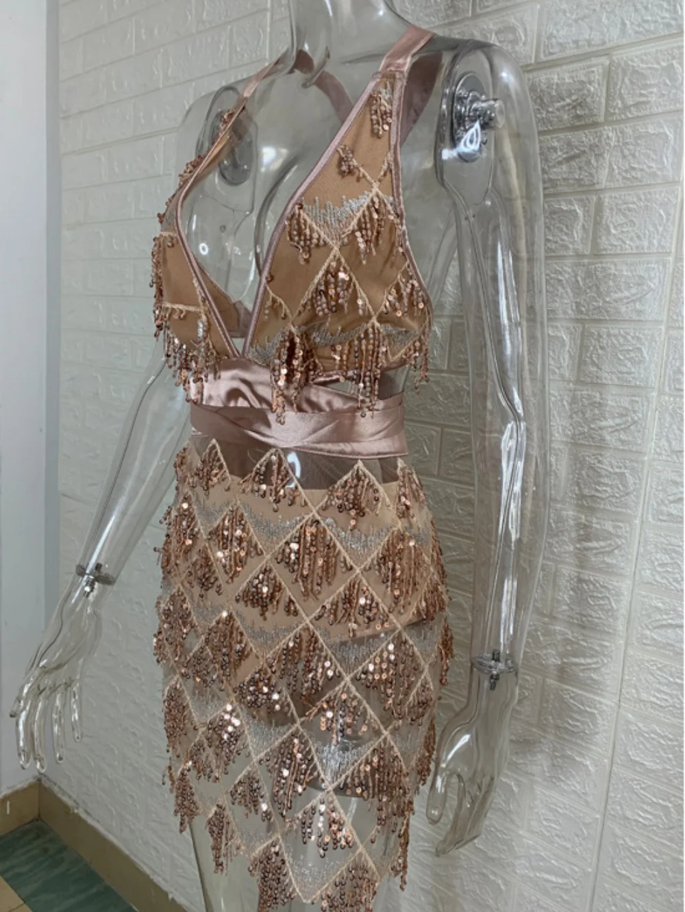 Летний женский костюм с блестками соблазнительный короткий топ на бретельках и