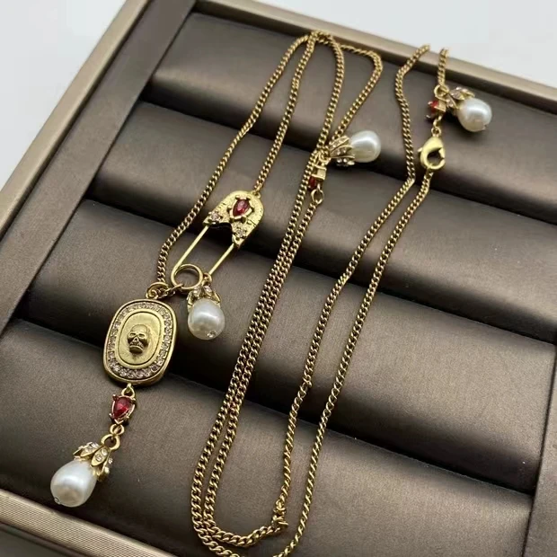 

European and American popular retro pin-shaped skull necklace