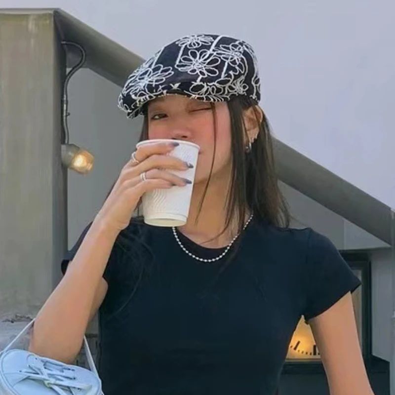 Новинка 2024 черные береты с вышивкой в нише для женщин модные дорожные корейские