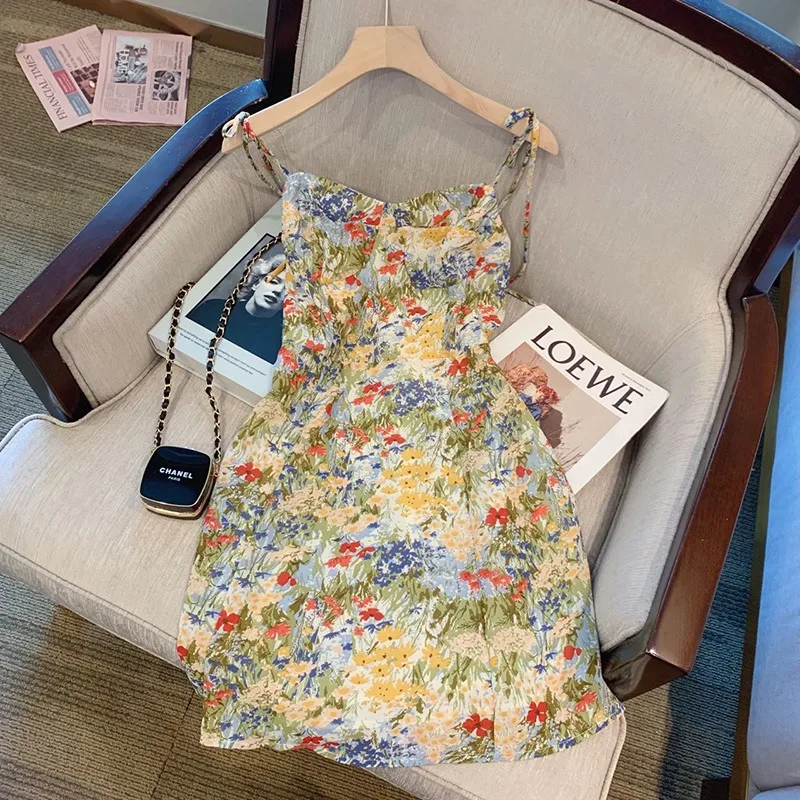 

Платье женское шифоновое на бретелях-спагетти с открытой спиной