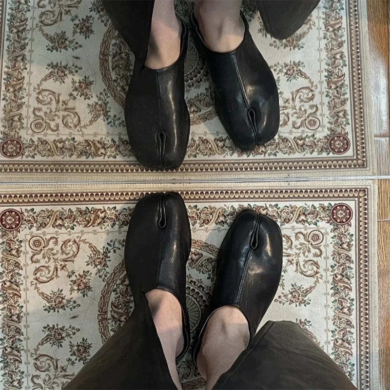 Genuine Sheepskin Leather Fashion Cracks Split Toe Thumb Boat Women’s Loafers Shoes Silver Flat Famous Brand Design Lairen Shoes