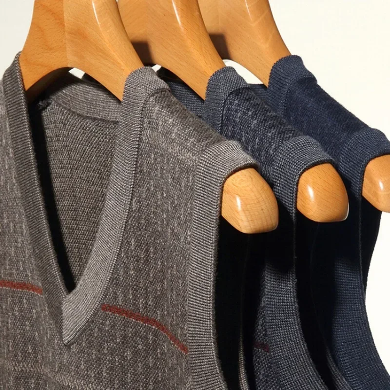 Мужской жилет без рукавов с v-образным вырезом классический деловой