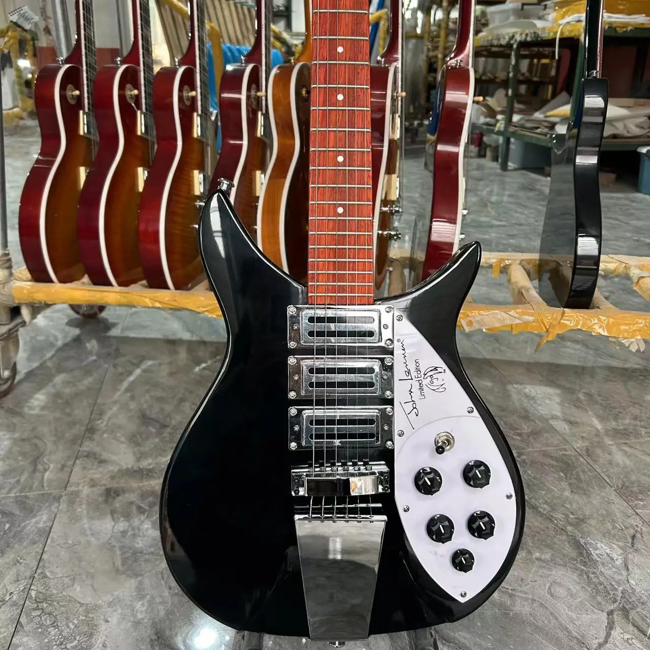 Электрогитара Rickecker 325 мост системы R Tail черный цвет корпус из красного дерева