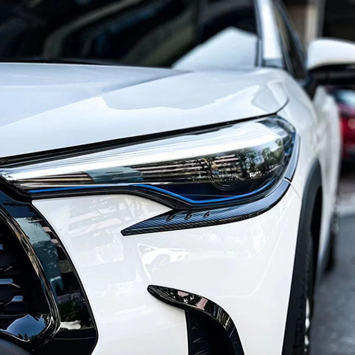 Накладка на переднюю фару 2020 2021 2022