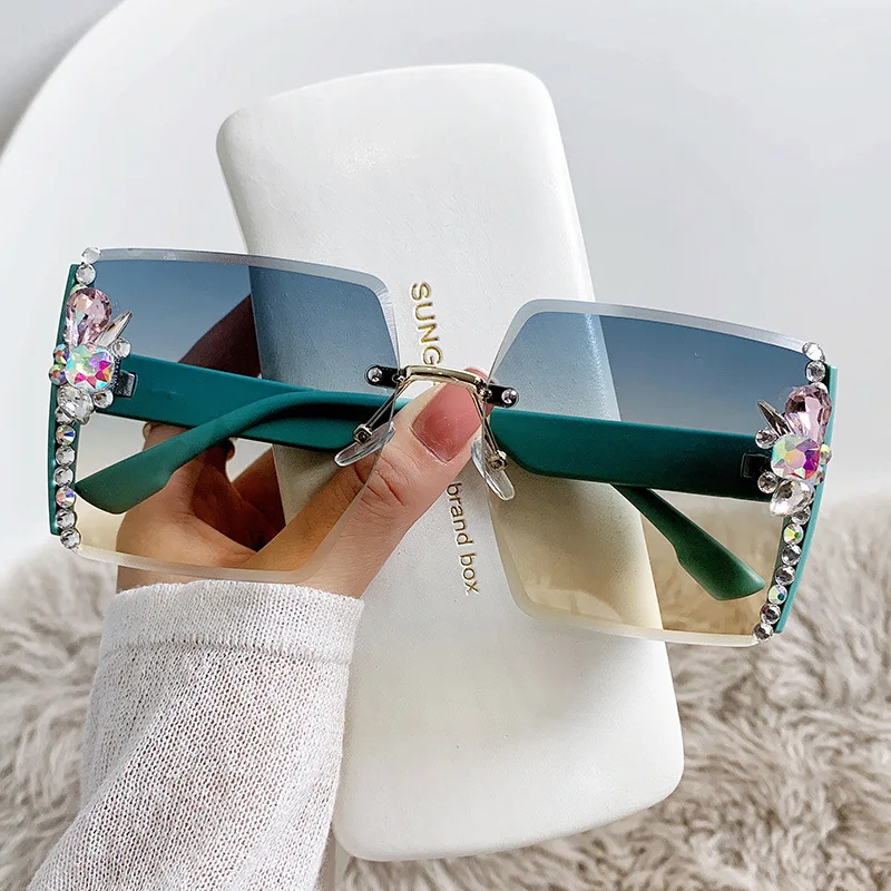 

Diamond-encrusted Sunglasses Lady Europe And The United States Large Frame Cross-border Side Flash Point High-grade Sensitive