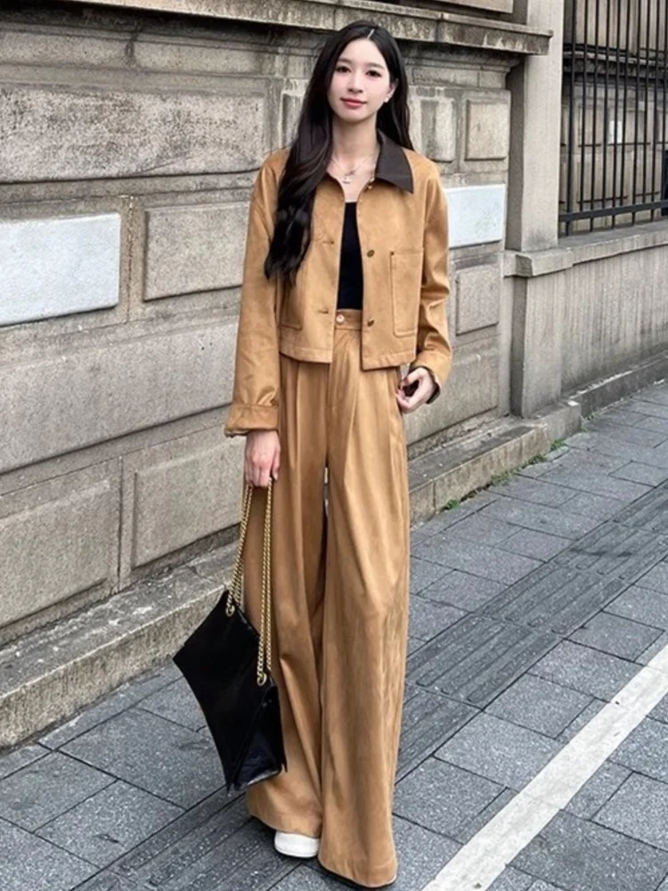 Женский костюм из двух предметов однобортный короткий пиджак с отложным