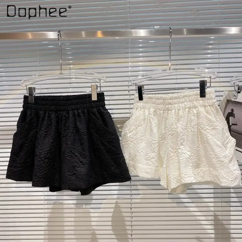 

2022 Autumn Clothes New Fashion Pleated Embossed Fabric Elastic Waist Shorts Loose Wide Leg Solid Color Casual Short Patns Women