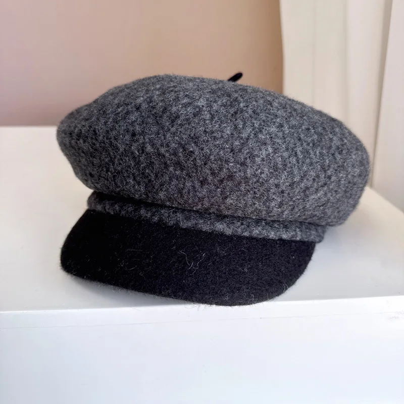 Женская осенне-зимняя шерстяная шапка с козырьком