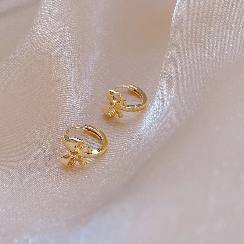 

Винтажные серьги-гвоздики с золотым бантом для женщин и девушек, корейские Ретро маленькие милые металлические серьги, Свадебная вечеринка...