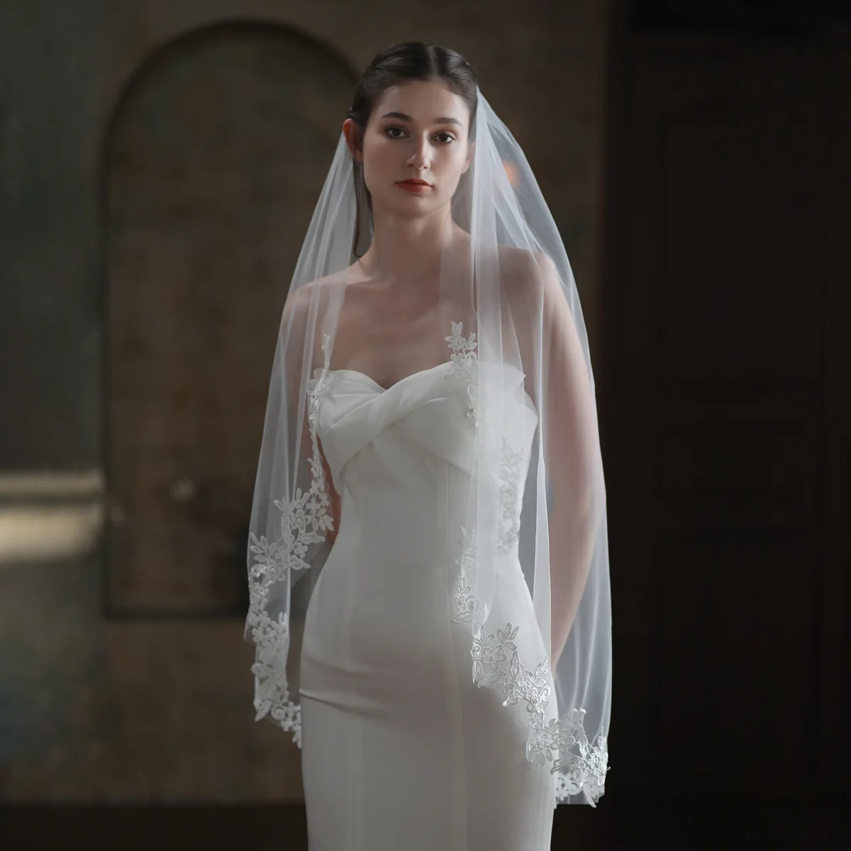 

Simple Bridal White Single-layer Lace Edge Wedding Veil