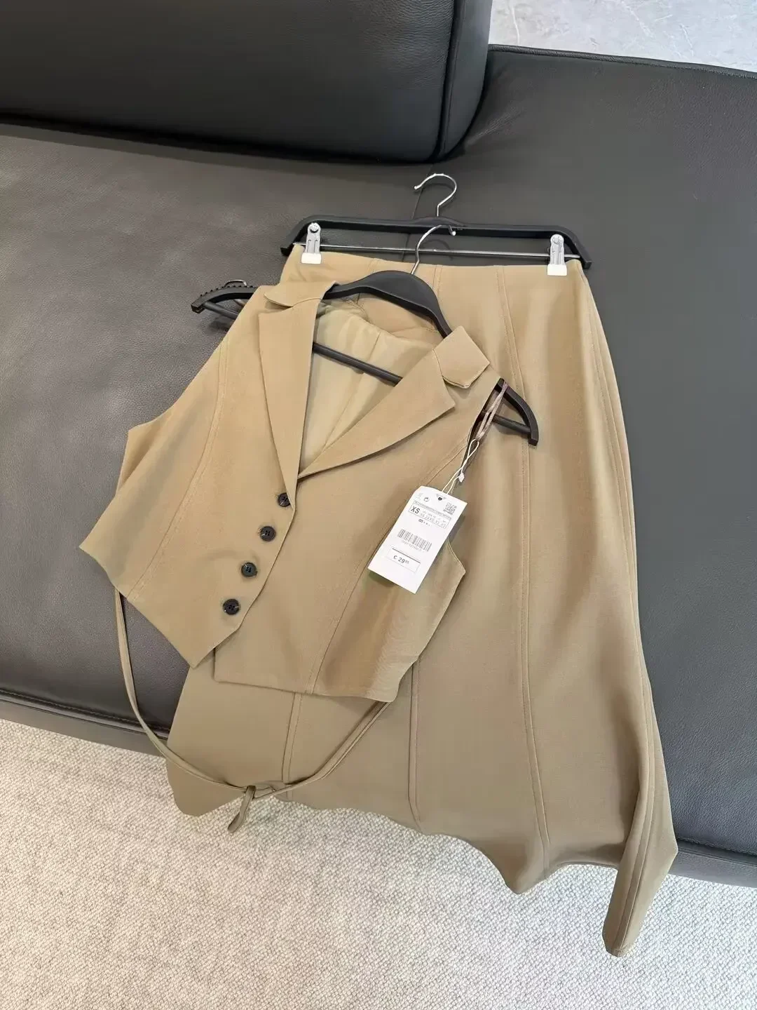 Женский короткий облегающий жилет с открытой спиной модный топ без рукавов в