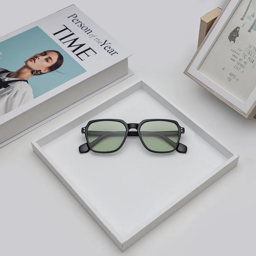 

Small Square Sunglasses Woman Vintage Brand Unisex Travel Sun Glasses Fashion Retro Rivet Style Yellow Black Oculos De Sol
