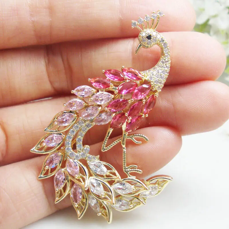 

Crystal Brooch Charming Pink Peacock Bird Woman‘s Gold Tone Brooch Pin Corsage