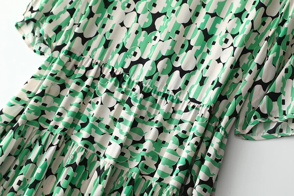 Женское свободное платье до колен зеленое из натурального шелка с принтом