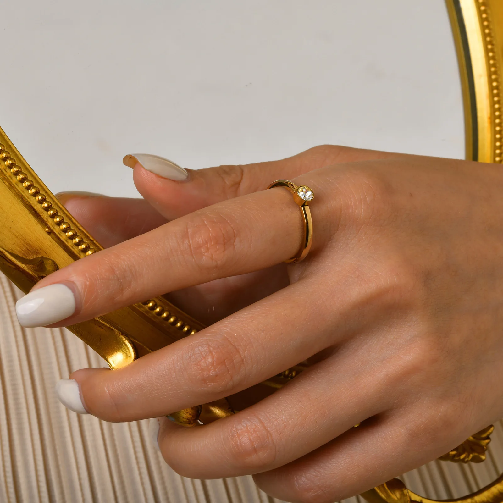 

Women Stainless Steel Simple Round Cubic Zirconia Finger Rings No Fade Gold Color Wedding Rings Engagement Party