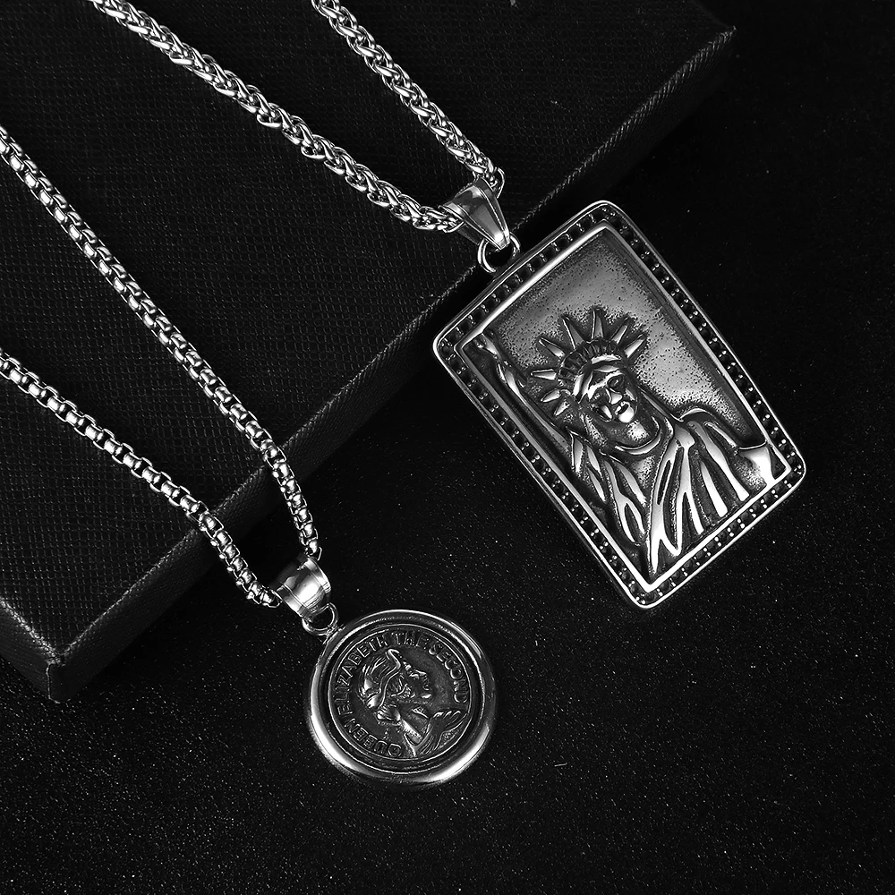 

Vintage Stainless Steel Textured Circle Disc Coin Necklace for Men Engraved Queen Elizabeth Statue of Liberty Pendants Jewelry