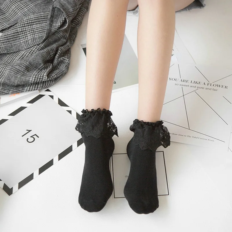 Рисунок 2 - Модные женские кружевные носки