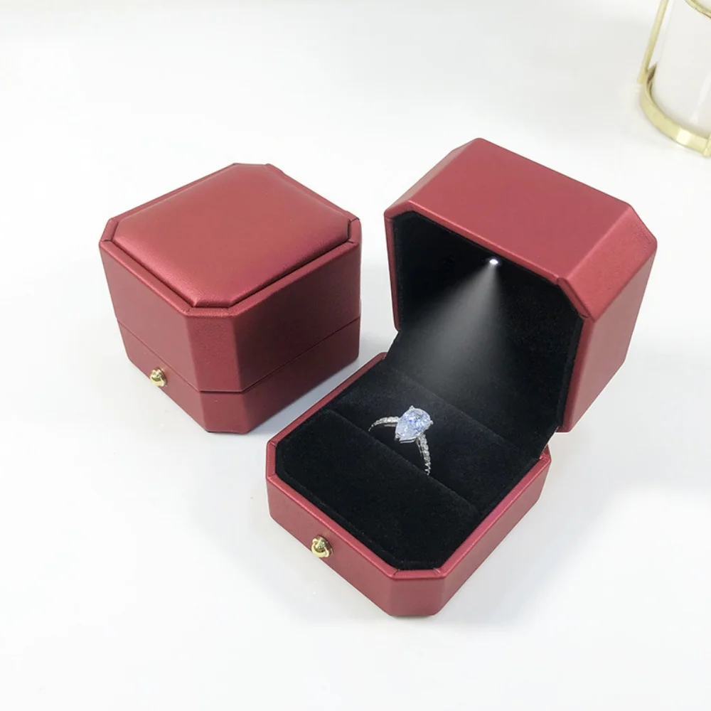 

Элегантная шкатулка для украшений: бархатный футляр для серег, колье, браслетов с LED-подсветкой, идеально для предложения руки и сердца и свадьбы