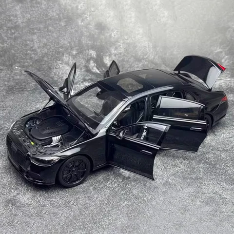 Модель автомобиля Mercedes-Benz S680 1:18 металлическая