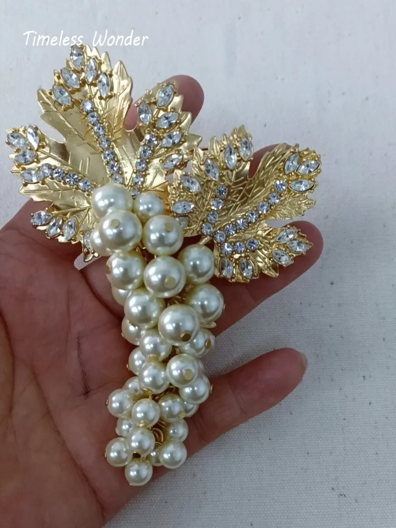 Вневременная чудесная необычная брошь из циркона со стеклянными бусинами и