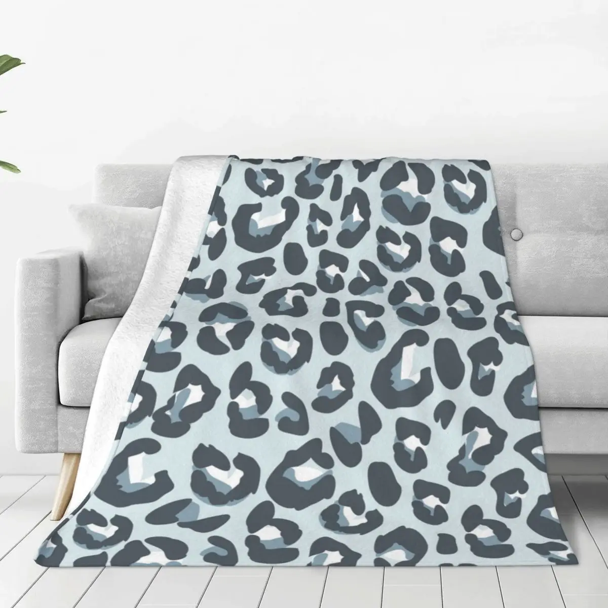 

Bue Leopard Soft Fleece Throw Blanket Warm and Cozy for All Seasons Comfy Microfiber Blanket for Couch Sofa Bed 40"x30"