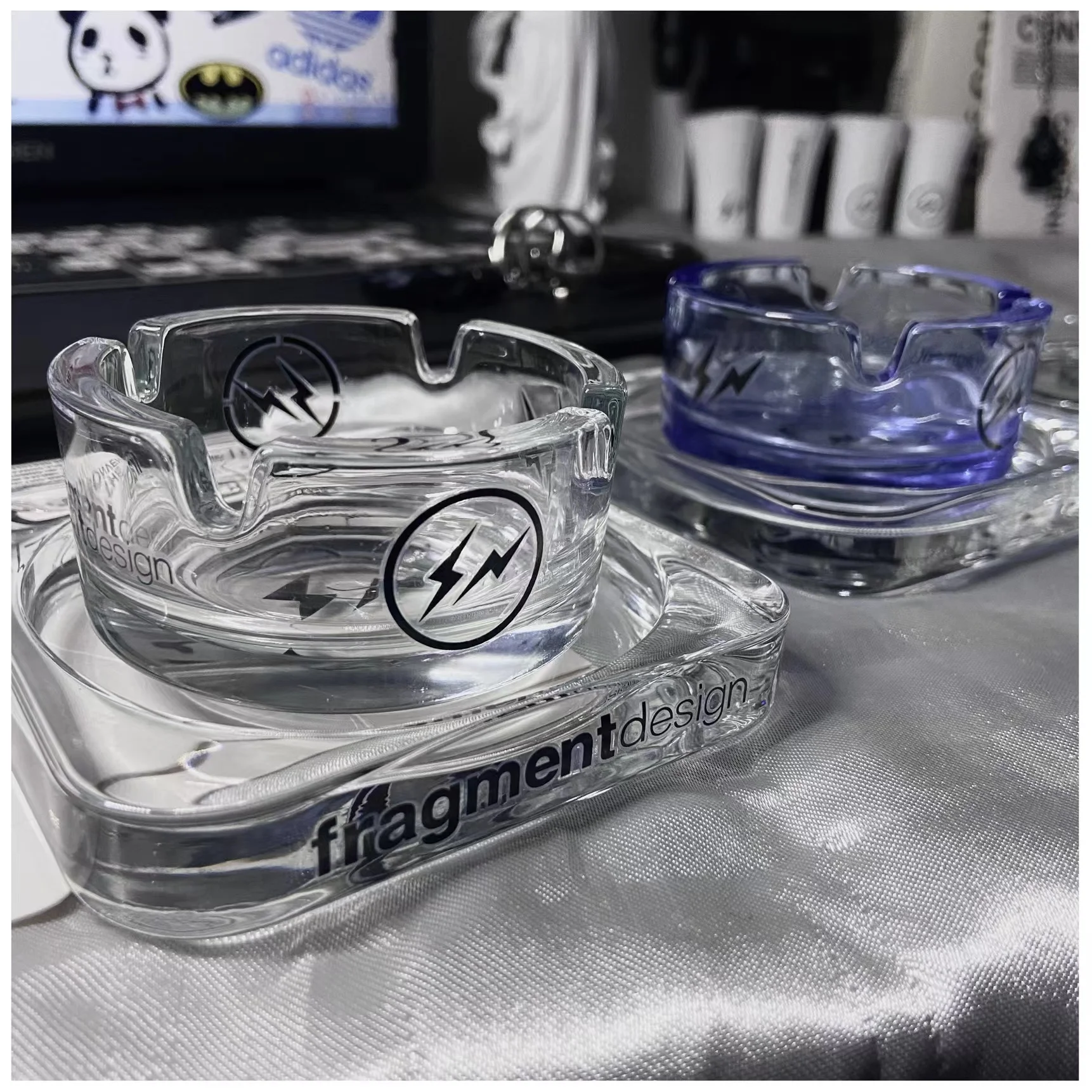 

Lightning tide brand lightning small transparent glass ashtray household personality ins Nordic ashtray