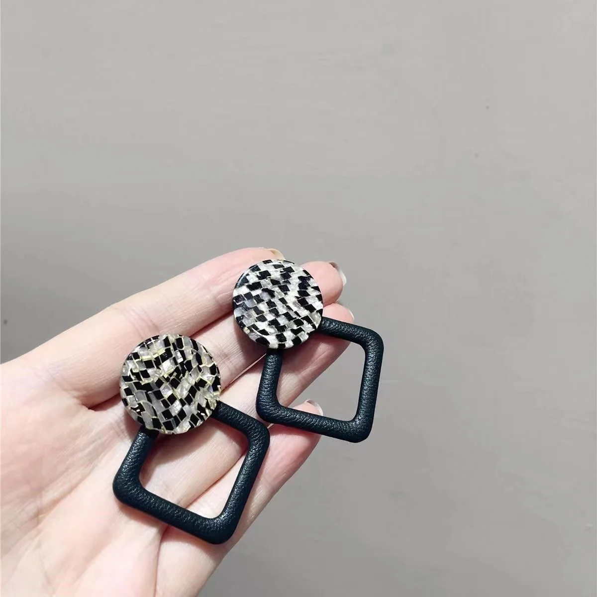 

Новинка 2022, Классические Элегантные висячие серьги с имитацией жемчуга для женщин, изысканные серьги-подвески, свадебные украшения