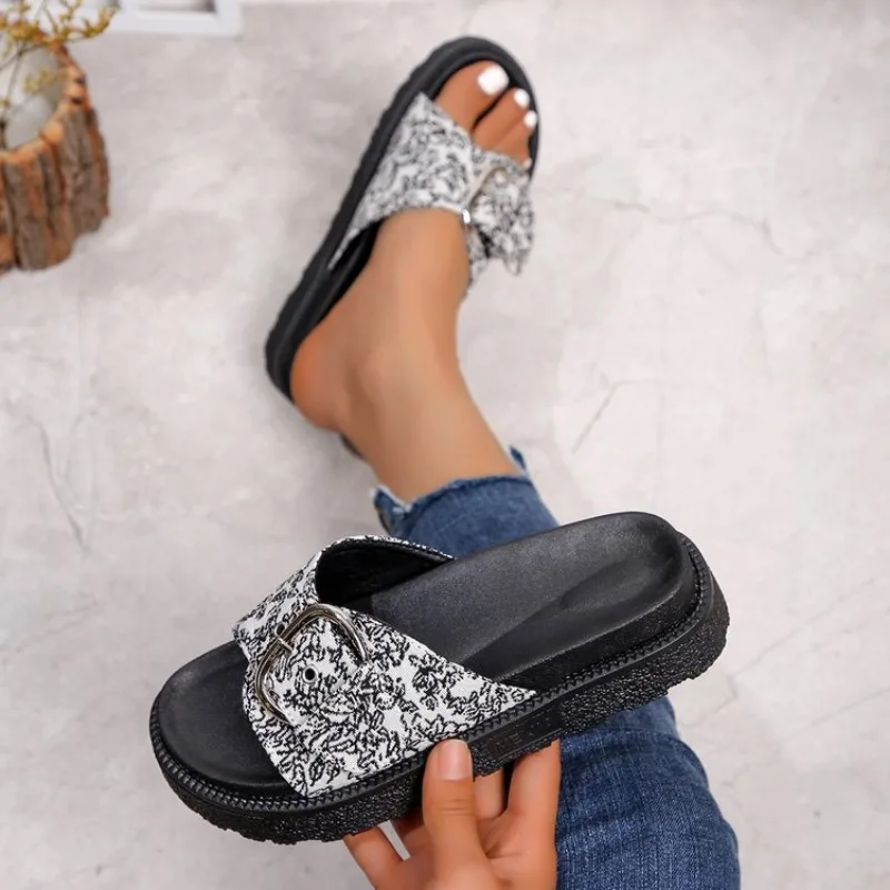 2024 модные тапочки на плоской подошве с заклепками и пряжками женские летние