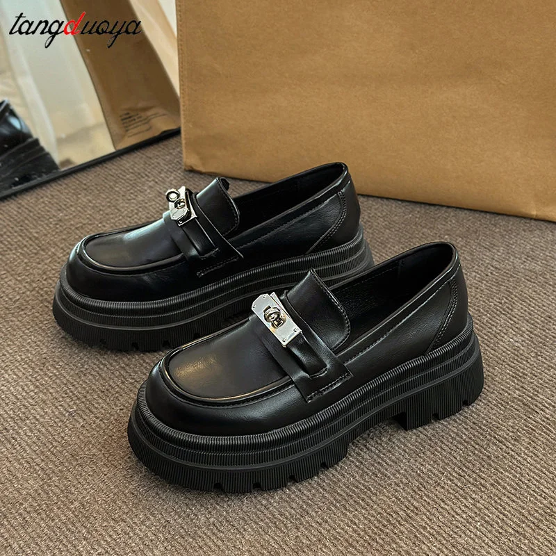 

Женские винтажные туфли на платформе, черные лоферы в стиле панк с круглым носком, на массивном каблуке, без застежки, на высоком каблуке, белые туфли-лодочки, новинка 2023