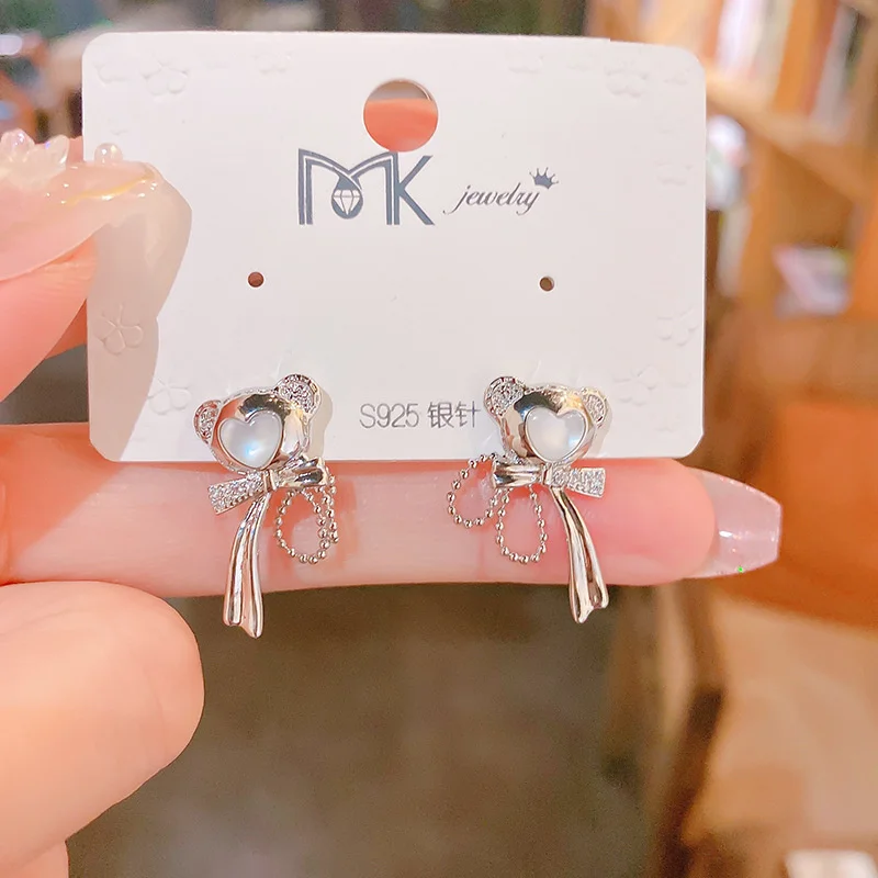 

Korean New Fashion Cute Sweet Cool Bear Bow Zircon Earrings For Women High-end Sense Temperament Elegant All-match Jewelry Gifts