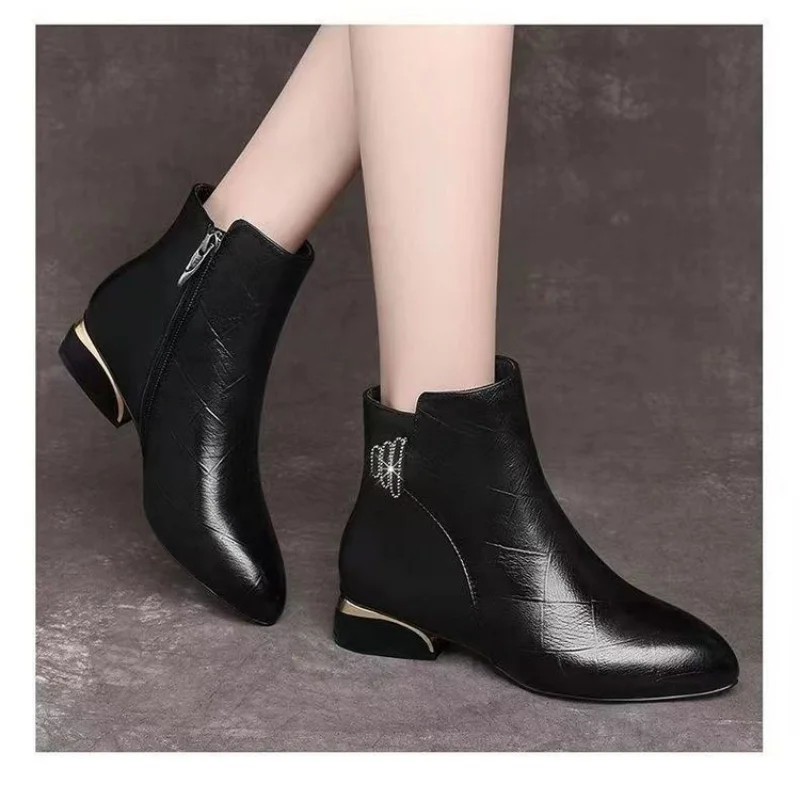 

Pmwrun Autumn and Winter New Women's Side Zipper Fashion Rhinestone Pointed Toe Plus Velvet Thick Heel Ankle Boots Large Size