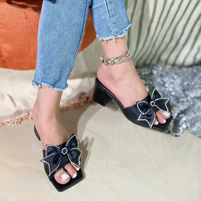 Женские мюли на квадратном каблуке с кристаллами