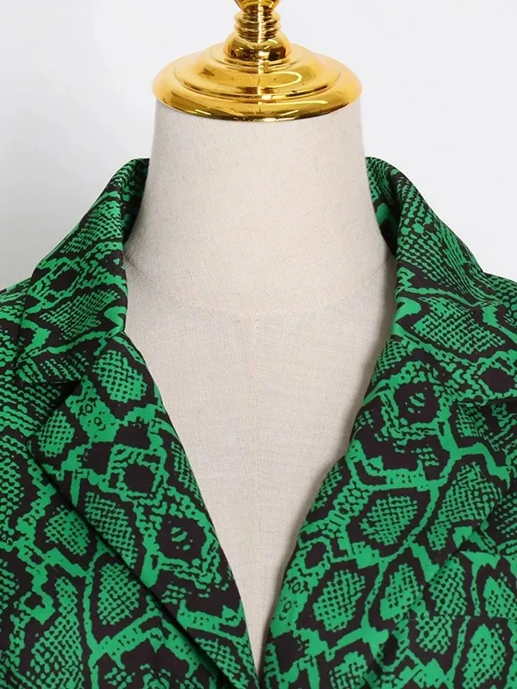 Рисунок 6 - Женский блейзер с принтом змеиной кожи