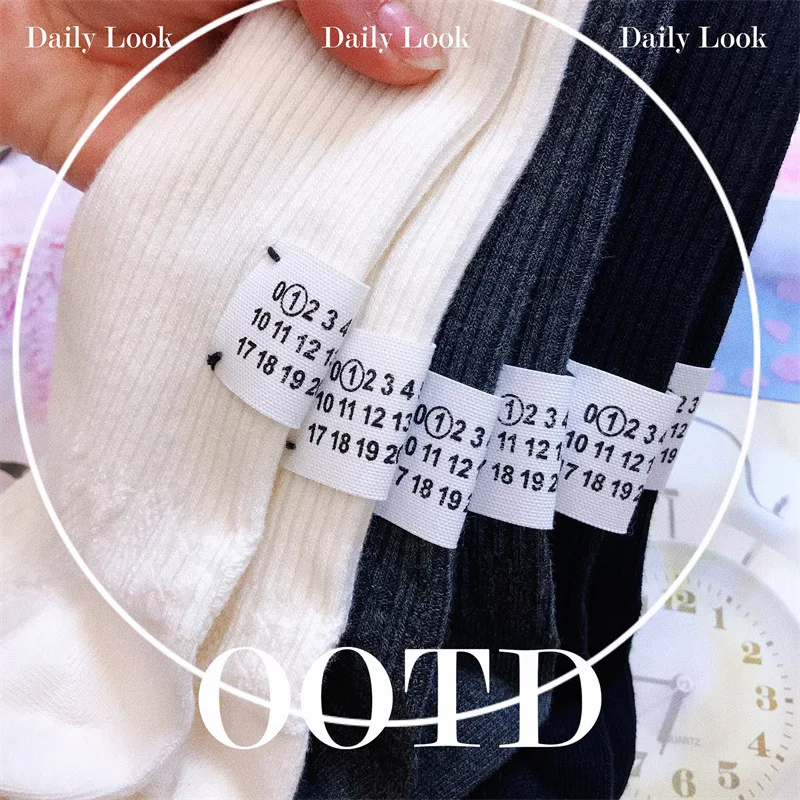 

3PCS Luxury Socks Men's Women's Fashion 23ss MM6 Margiela Calendar Cloth Label Calf Thread Stack Outside Wear Knee-high Sock