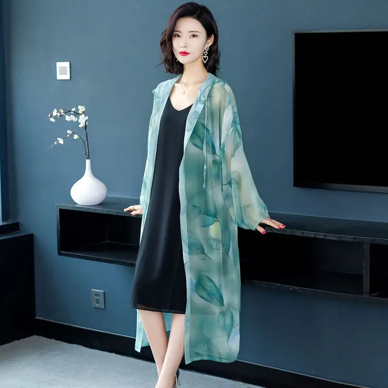 

2022 Summer Women's New Long Chiffon Sunscreen Coats Female Thin Sun Protection Clothing Ladies Print Loose Hooded Jackets T157