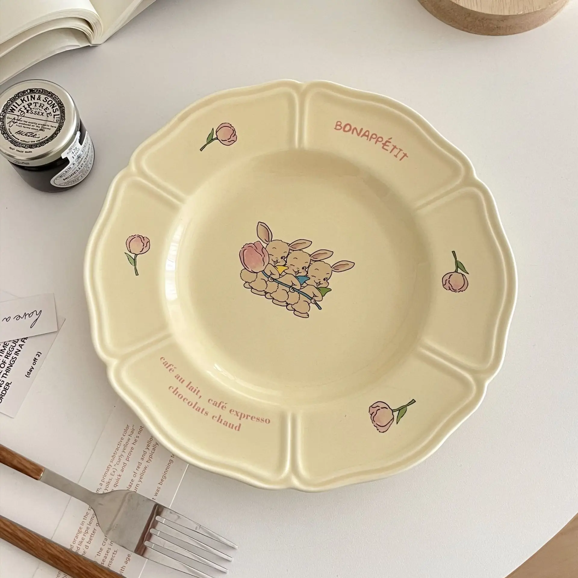 

Винтажная тарелка в Корейском стиле, французская тарелка с тремя кроликами, кружевная тарелка с кремом тюльпаном, необычная керамическая овальная тарелка с десертом, кофейная чашка