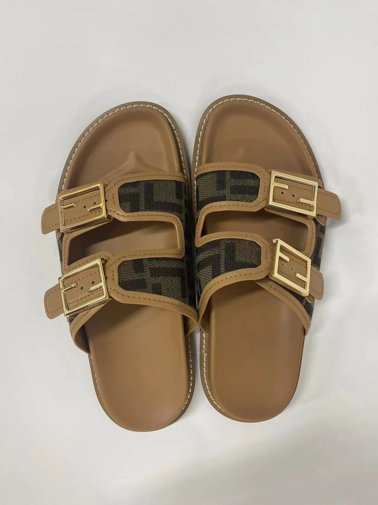 

2023 New Designer Summer Slippers for Men Fashion Casual Comfortable Shoes for Men