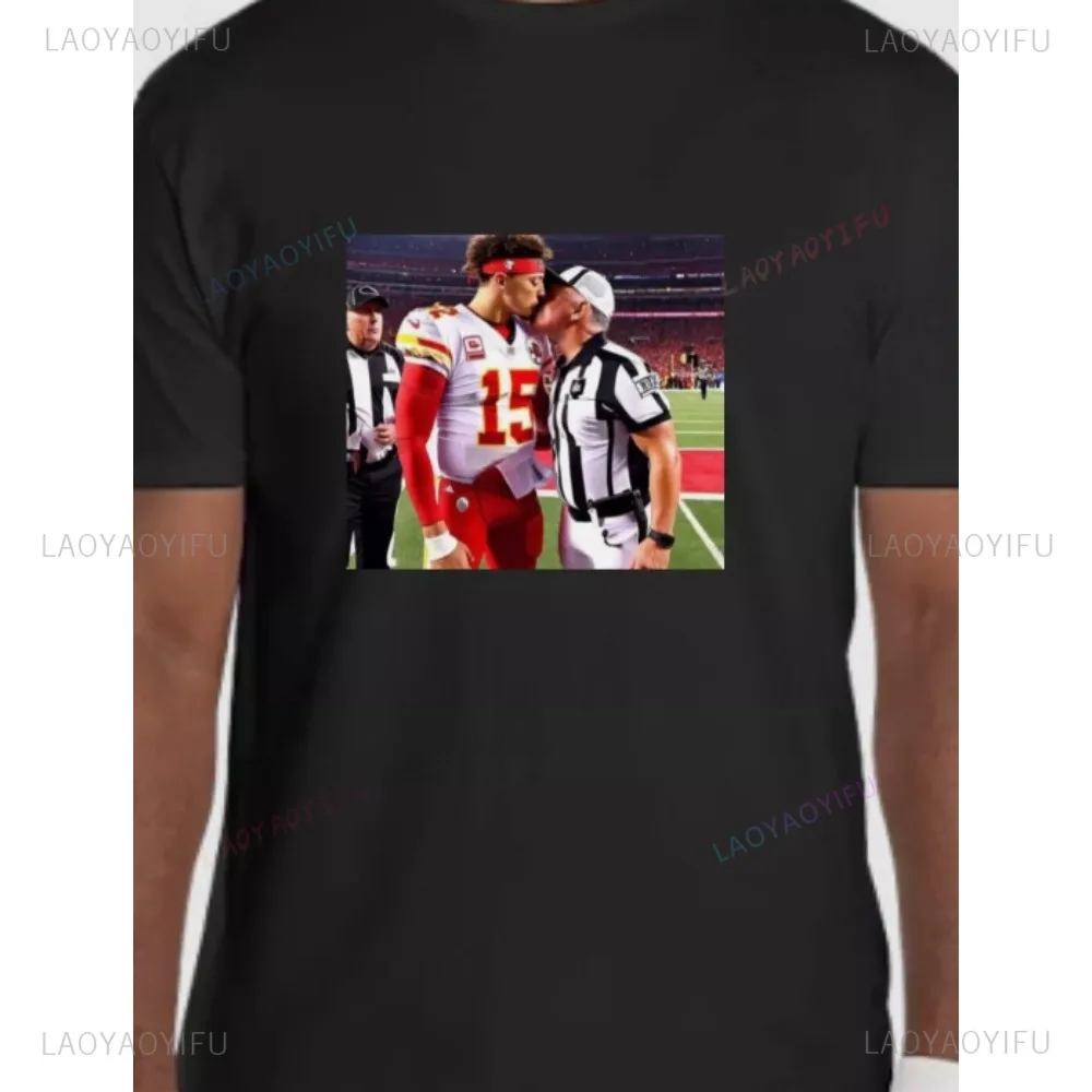 Хлопковая футболка с принтом Mahomes Kissing Referee модная повседневная уличная одежда в