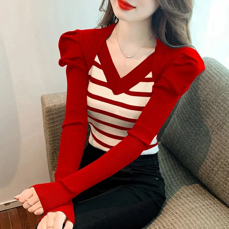 

Western-style Fashion Age-reducing Blouse Women's Autumn Winter New Contrast Striped Sweater Bubble Sleeve Slim Bottoming Shirt