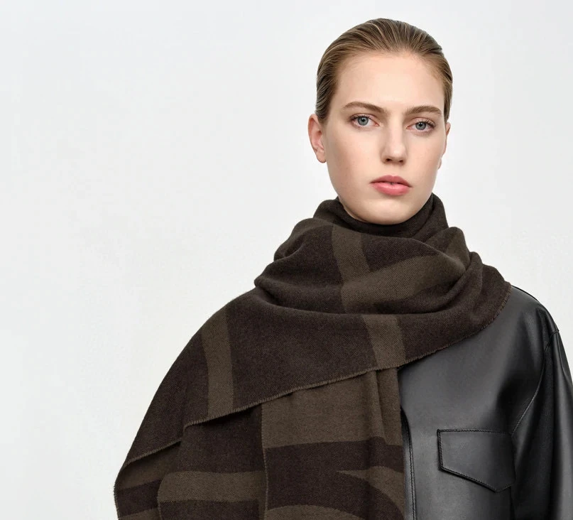 Нишевый шарф из 100% шерсти женский жаккардовый с геометрическим рисунком и