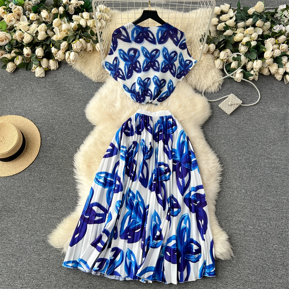 Рисунок 3 - Женский шикарный костюм Clothland