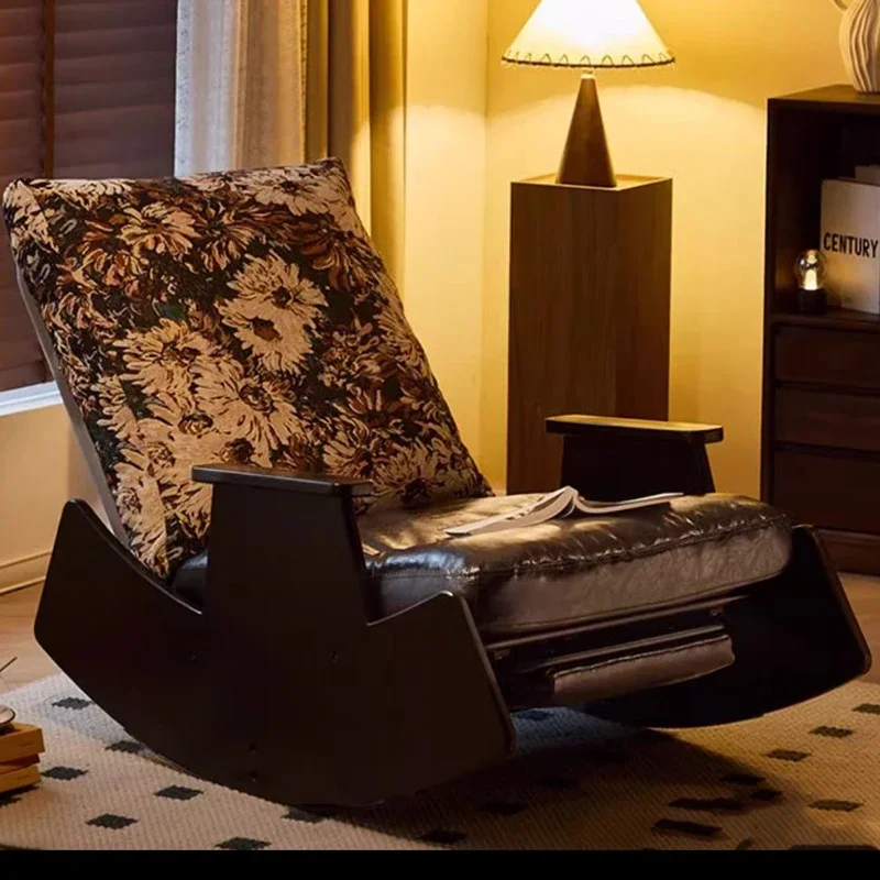 Кресло-качалка одноместное в скандинавском стиле для отдыха на балконе мягкое