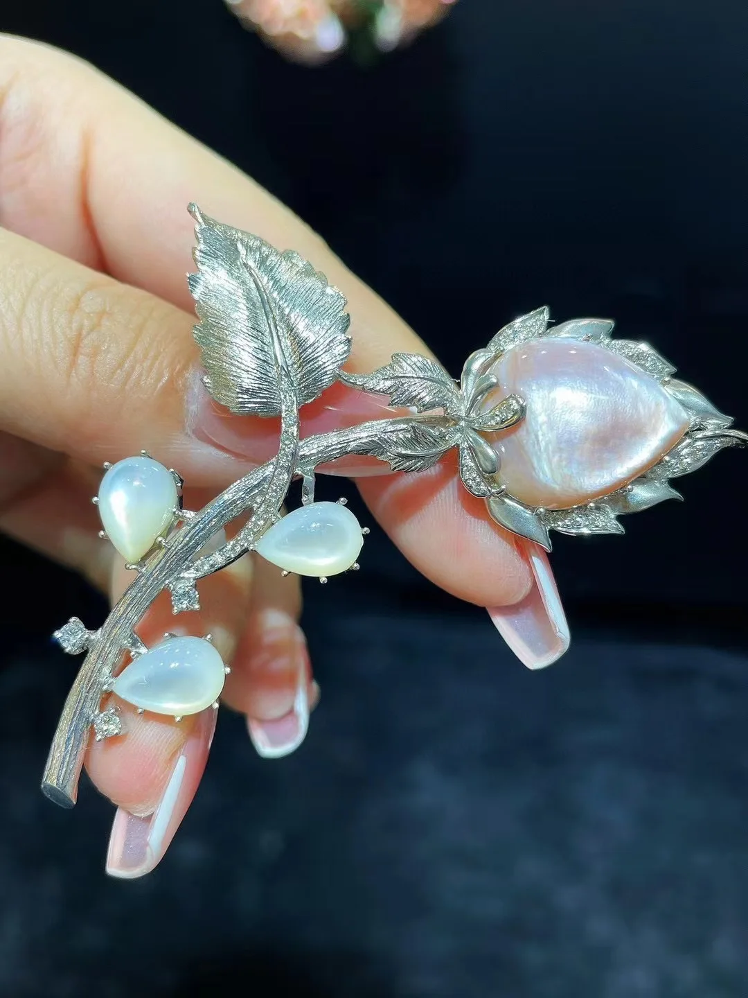 Брошь из белого золота с бриллиантами 18 К