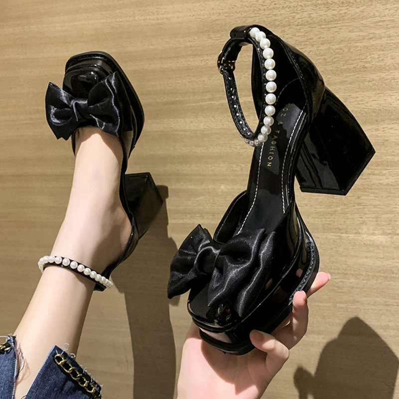 

Босоножки на высоком каблуке для женщин, комплект с закрытым носком, женская бежевая прозрачная обувь с ремешком с пряжкой и квадратным нос...